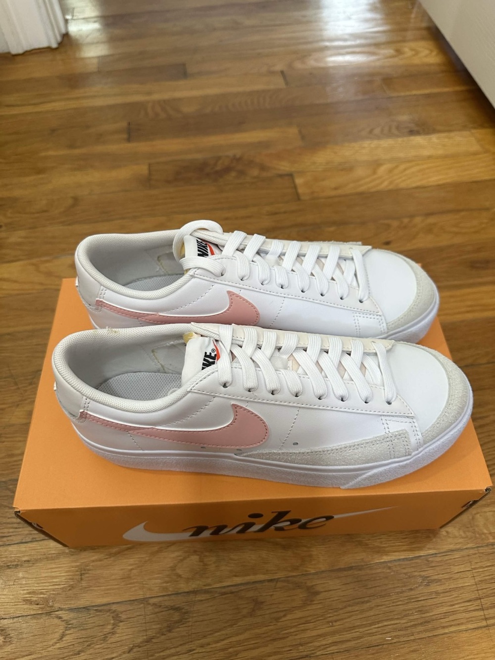 *Slightly Used* Nike Blazer Low Women White Pink (DJ0292-103) Size 9W
